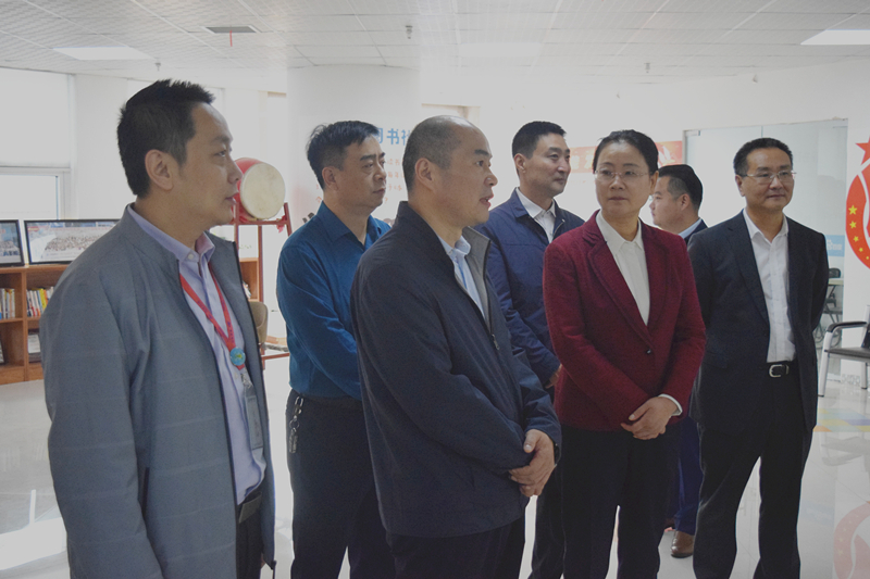 熱烈歡迎河南省委統(tǒng)戰(zhàn)部副部長梁險(xiǎn)峰一行蒞臨安陽青峰網(wǎng)絡(luò)調(diào)研社會(huì)階層工作！